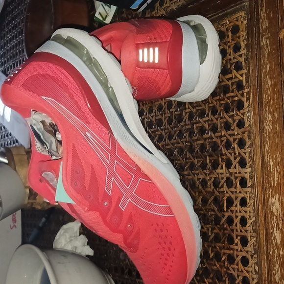 Women's/Mens  ASICS GEL-Kayano size 12 peach pink in color - Picture 4 of 7